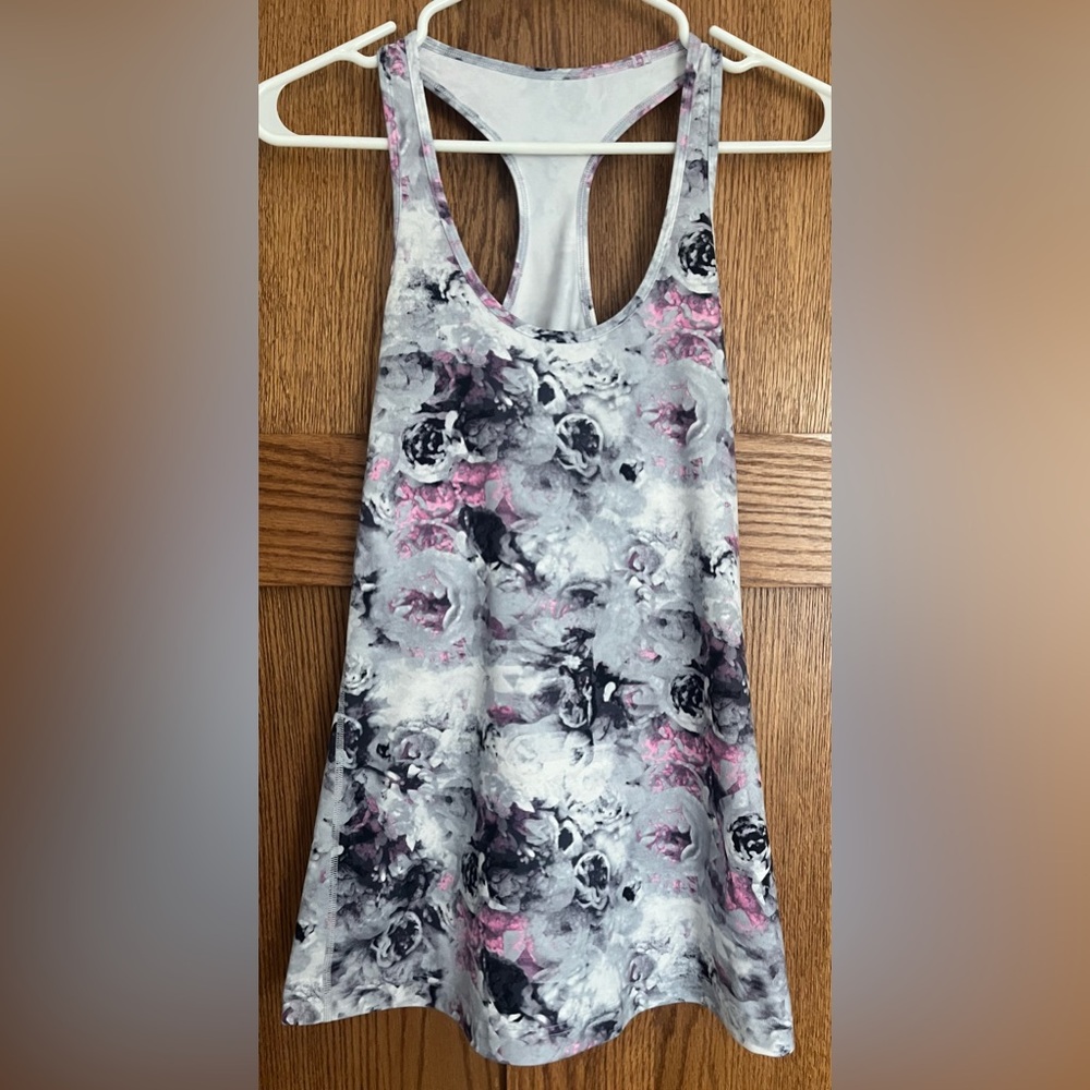 Lululemon racerback tank top. No tag. Sz 6. Floral design.